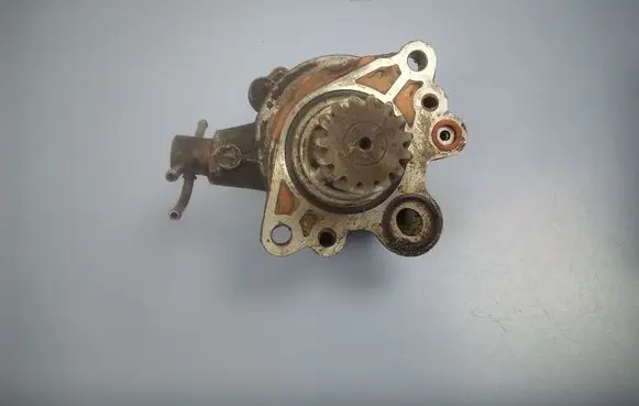 Mitsubishi Pajero Vacuum pump ME204315 P12