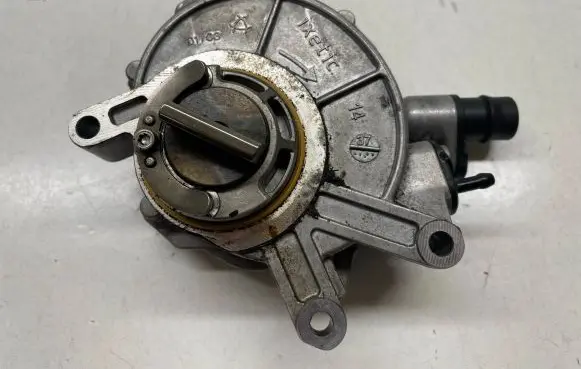 BMW 6 F12 F13 Vacuum pump 8605976 11668605976