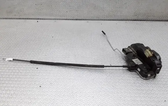 Opel Insignia A Front door lock 3023801E01S