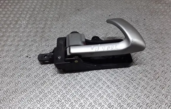 Hyundai Santa Fe Front door interior handle C60689J4S4