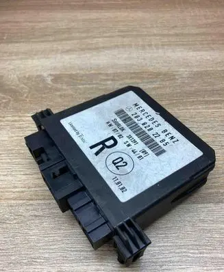 Mercedes-Benz C W203 Door control unit/module 2038202285