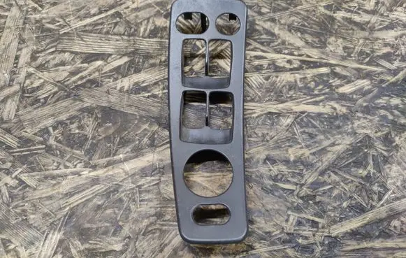 Chrysler Pacifica Front door window switch trim 96015