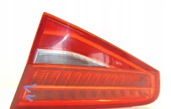 Tailgate rear/tail lights