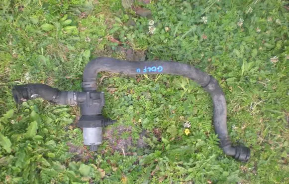 Volkswagen Golf IV Engine coolant pipe/hose