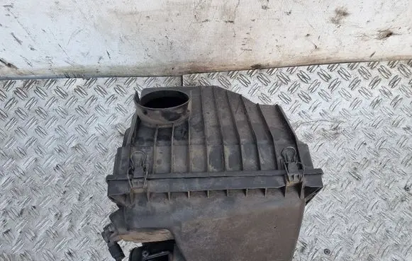 Dodge Nitro Air filter box