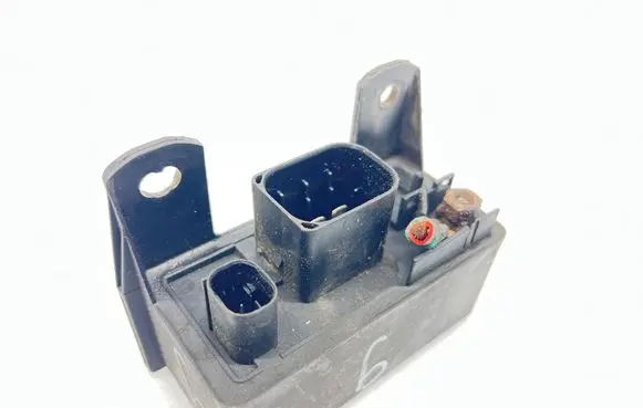 Mercedes-Benz E W211 Glow plug pre-heat relay 0285454032