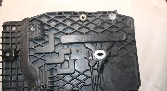 Volvo XC90 Battery tray 31299569