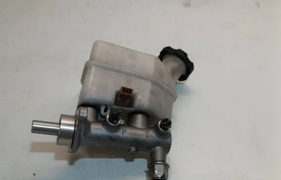 Hyundai Tucson JM Master brake cylinder BM111100