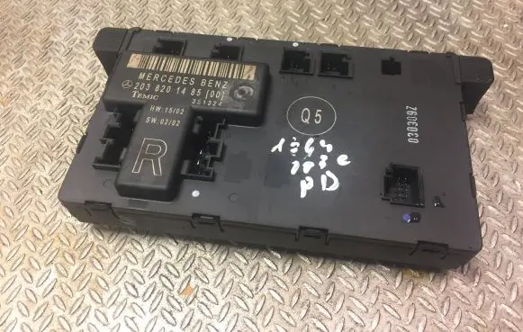 Mercedes-Benz C W203 Door control unit/module 2038201485 A2038201485
