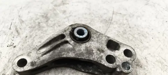 Opel Corsa F Engine mount bracket 9826468580