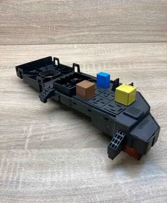 Opel Vectra C Fuse module 13223678 518897004 13193588