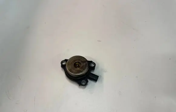Mercedes-Benz C W204 Camshaft vanos timing valve A2710500177