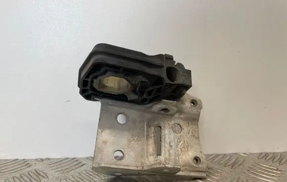 BMW 5 F10 F11 Radiator mount bracket 7186514 7207152
