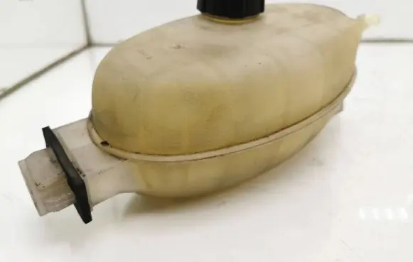 Coolant expansion tank/reservoir