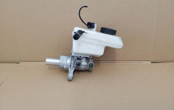 Renault Laguna III Master brake cylinder 0204051440