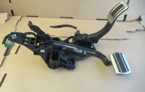 Peugeot 5008 II Pedal assembly 