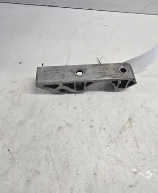 Audi Q7 4L Sway bar bush bracket, front 7L0411063B