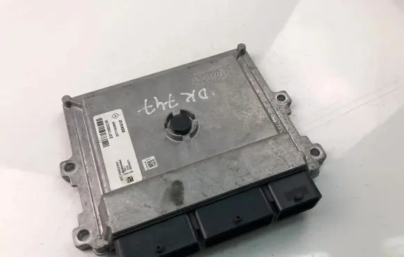 Dacia Sandero Engine control unit/module ECU 237109221R 237105499R