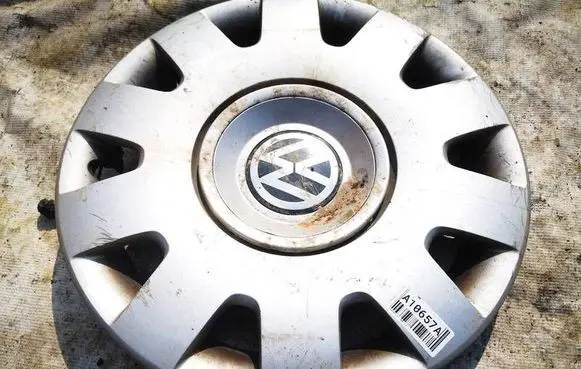 Volkswagen Golf IV R15 wheel hub/cap/trim 3b0601147