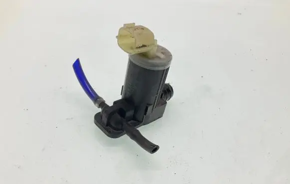 Nissan Leaf II (ZE1) Windscreen/windshield washer pump EW17002 12V181213A