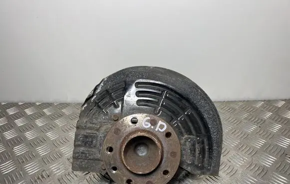 Rear wheel hub