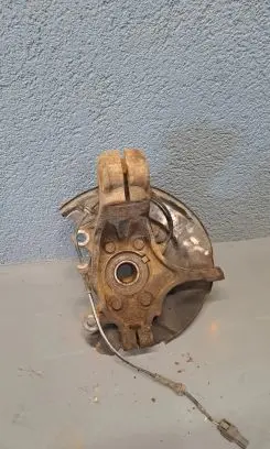 Nissan Qashqai Front wheel hub spindle knuckle