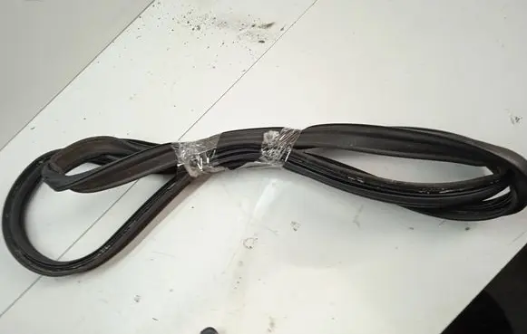 Renault Megane III Loading door rubber seal (on body) MEGANE2010M