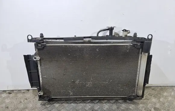 Toyota Yaris Radiator set 160400M090 160400M000