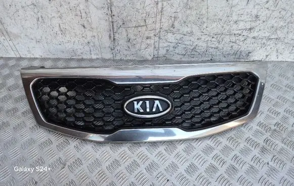 KIA Sorento Front bumper upper radiator grill 863502P000
