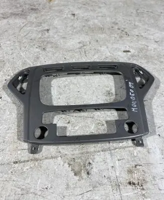 Ford Mondeo MK IV Radio/GPS head unit trim 7s7118522