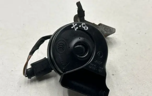 Volkswagen PASSAT B7 Horn signal A046522