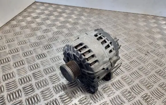 Volkswagen PASSAT B7 Generator/alternator 03C903023T 2608427C