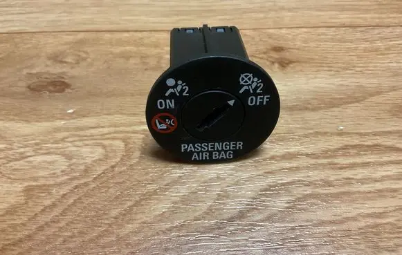 Opel Insignia A Passenger airbag on/off switch 13577258