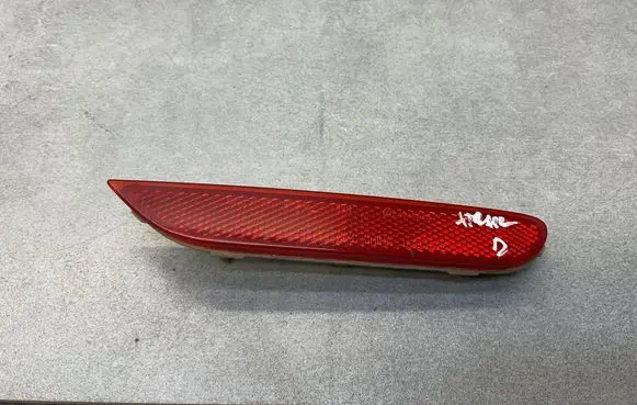 Nissan X-Trail T32 Rear tail light reflector 25018165