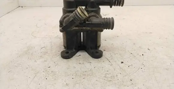 BMW 5 E34 Coolant heater control valve 1147412042