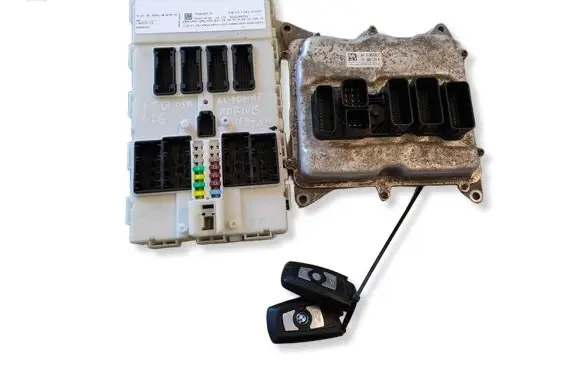 BMW 3 F30 F35 F31 Engine control unit/module 8631689