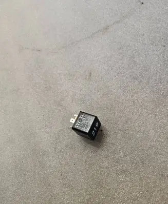 Audi A8 S8 D3 4E Other relay 443951253AA