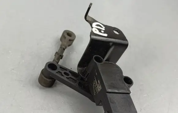 Jaguar F-Pace Air suspension front height level sensor GX733C280CA
