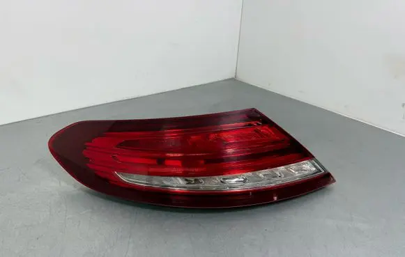 Mercedes-Benz C W205 Rear/tail lights A2059066300 2SD011786 00118573