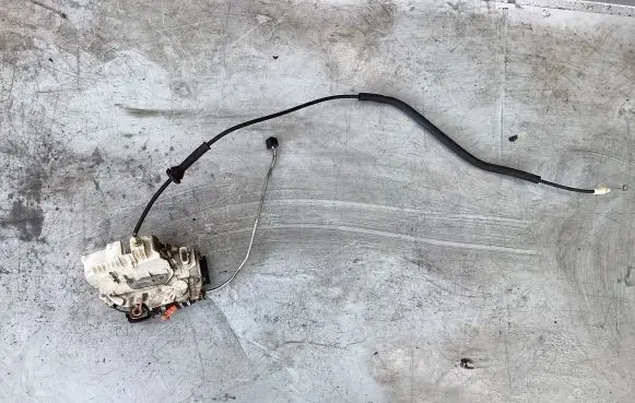 Chrysler Town & Country V Front door lock P04589693aba