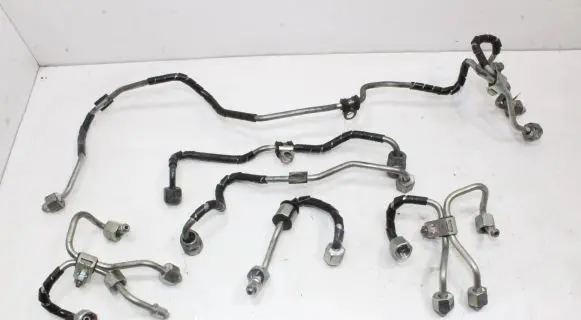 Jaguar XF X250 Fuel injector supply line/pipe 