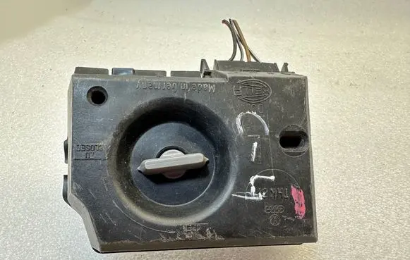 Audi A6 S6 C4 4A Tail light bulb cover holder THK81