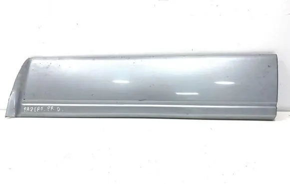 Mitsubishi Pajero Front door trim (molding) MN1172881 MN117288