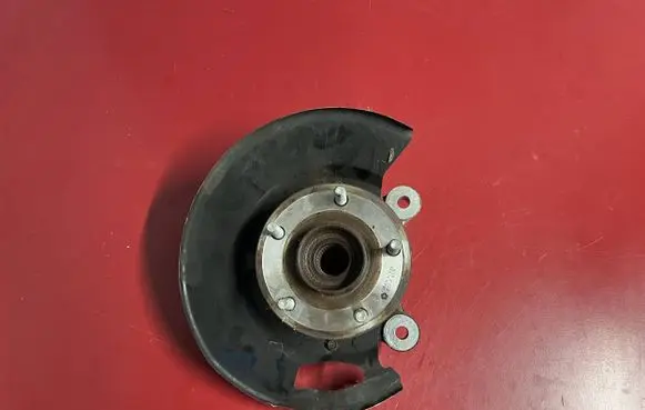Chrysler Town & Country V Front wheel hub 04743576AB