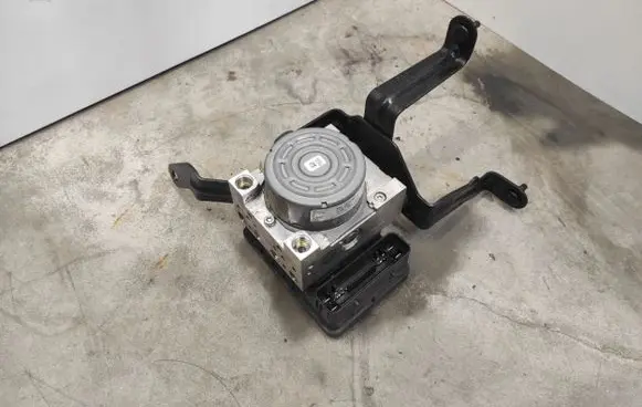 Ford Mustang VI ABS Pump KR3C2C219AB KR3C2B373AB