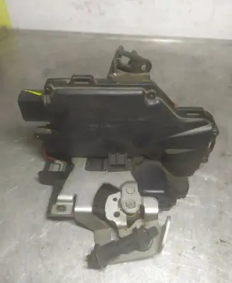 Audi A4 S4 B6 8E 8H Front door lock PA6630FV