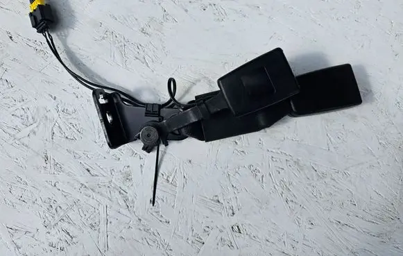 Peugeot 3008 II Rear seatbelt buckle 9809478677