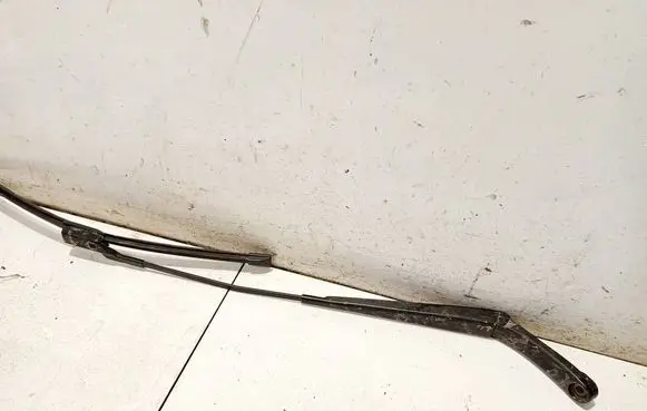 Front wiper blade arm