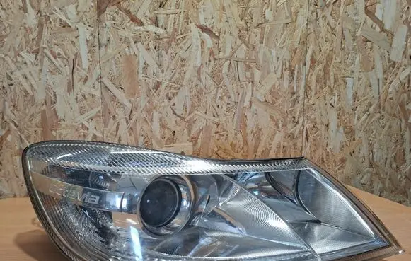Skoda Octavia Mk2 (1Z) Headlight/headlamp 1Z1941016F 171941016F