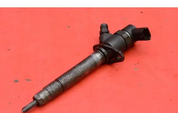 Volvo V70 Fuel injector 8658353